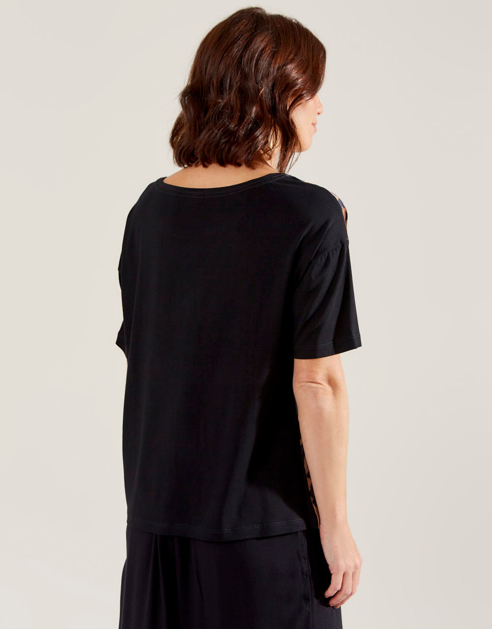 Blusa Ampla Estampada Onça - Preto